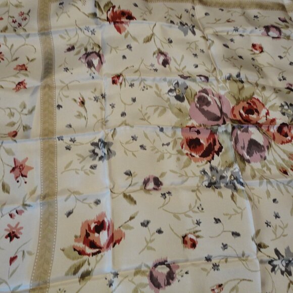 100% Silk Laura Ashley scarf 1970's vintage excellent condition 34 x 34 Italy - Picture 5 of 9